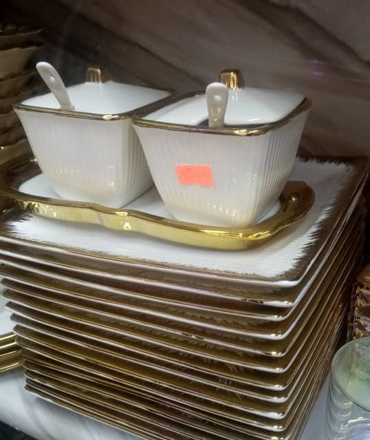 Sugar and milk pot 25k each